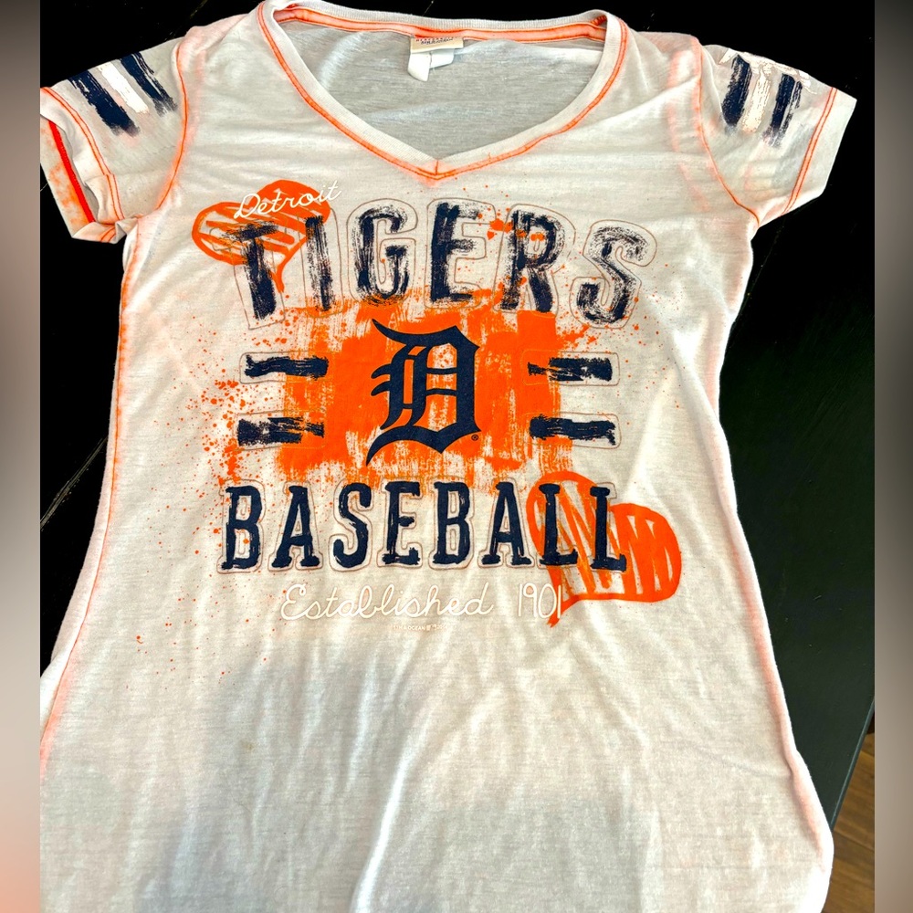 Detroit Tigers Woman Shirt Size Medium